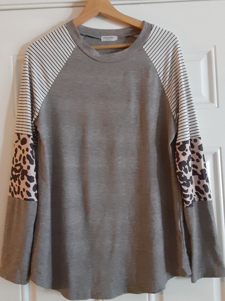 Hount Womans Sz Medium Long Sleeve